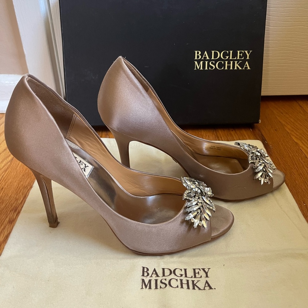 Badgley Mischka Buzz Open Toe Pump - Taupe 7.5
